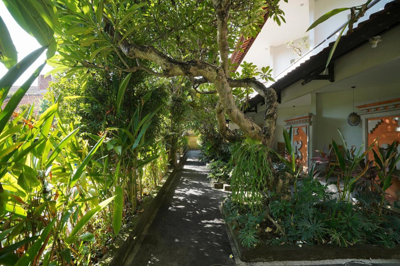 Отель Oyo 2122 Puri Sanur Экстерьер фото